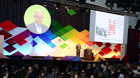 Dreams, visions and business ideas  On 16 November 2017, the Swiss Innovation Forum (SIF) will take place in Basel. Switzerland's leading innovation conference is being held under the claim of «DREAM». 25 speakers will show how innovative business ideas can originate from visions and dreams.   «I have a dream». This is the title of one of the most famous speeches in history. In 1963, the civil rights activist Martin Luther King already believed in the radiant power of dreams and presented his visions in Was