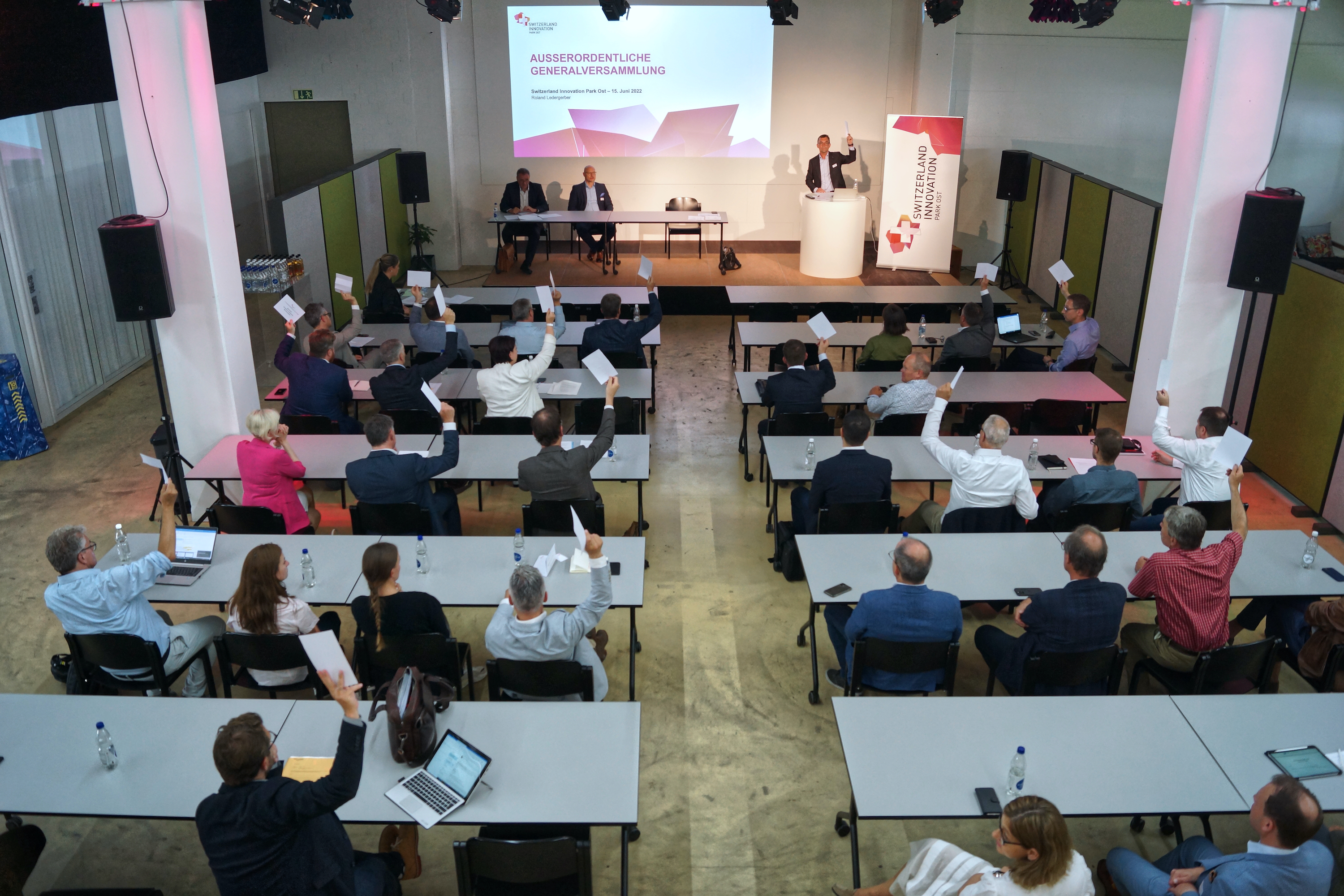 On June 15, the extraordinary general meeting of SIP Ost AG and the general meetings of the Startfeld and Startfeld Innovationszentrum associations unanimously approved the merger.